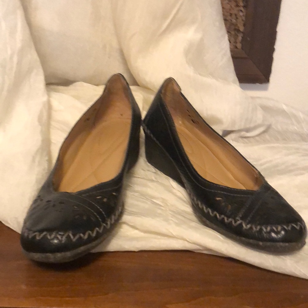 Naturalizer black wedge heel shoes sz 8 1/2”N